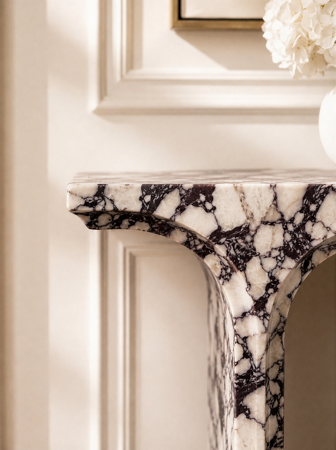 Miromesnil console in Calacatta Viola marble — detail